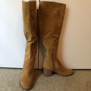 Wide calve suede knee boots.